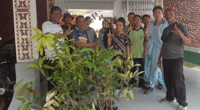 
					Peduli Lingkungan, PJS Simalungun Tanam 1.000 Pohon di Kawasan Danau Toba
