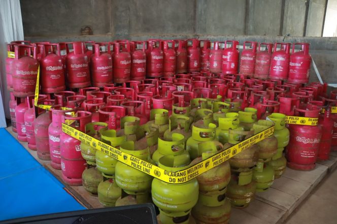 
					Barang bukti tabung LPG yang diamankan polisi. 
