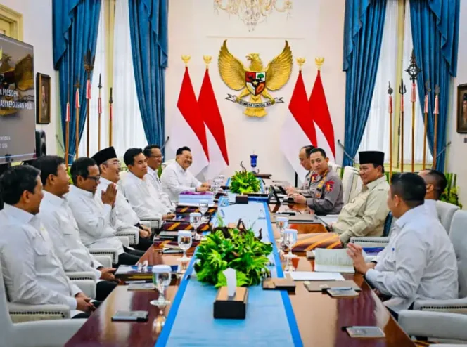 
					Usai Bertemu Presiden Prabowo dan KPRP, Kapolri Tegaskan Komitmen Tindak Lanjut Rekomendasi Reformasi Polri