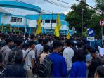 Mahasiswa PMII Unmul Gelar Aksi Demo di Depan Dishub Kaltim, Minta Pengawasan Layanan Penyeberangan ASDP Diperketat