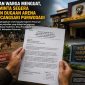 Menunjukkan kemarahan warga terkait perjudian di Dusun Sudimoro, Kecamatan Purwodadi, Pasuruan. 