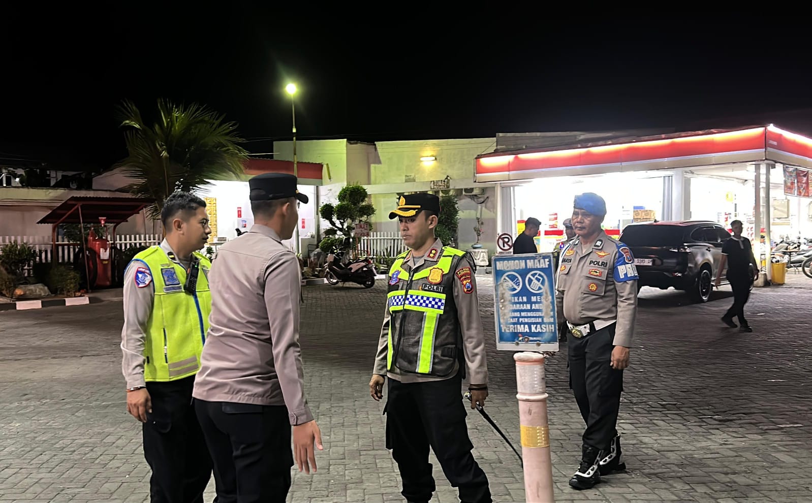 Kapolres Pasuruan Patroli Cek Langsung sejumlah SPBU, Pastikan Stok BBM Aman dan Antrian Normal